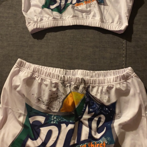 Two pieces - Picture 5 of 5